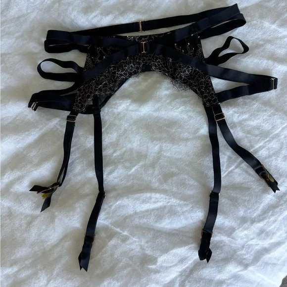 Victoria’s Secret Garter Belt - Picture 1 of 7